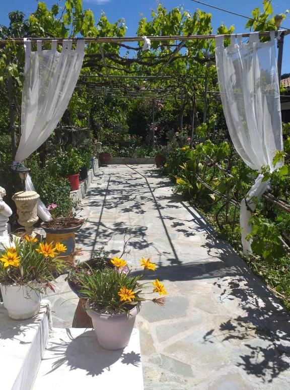 Malotu Resort Sinarádes Екстериор снимка