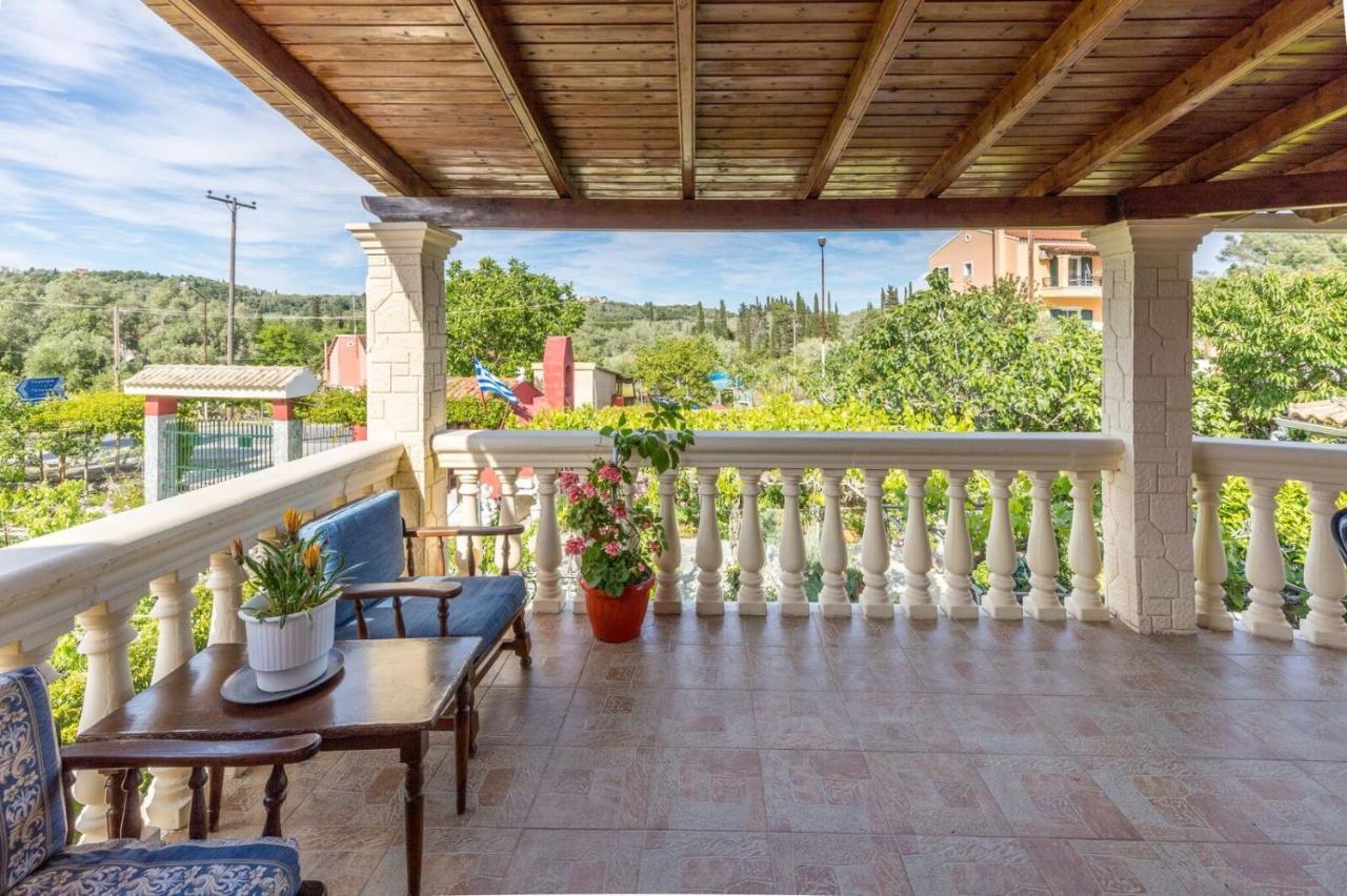 Malotu Resort Sinarádes Екстериор снимка